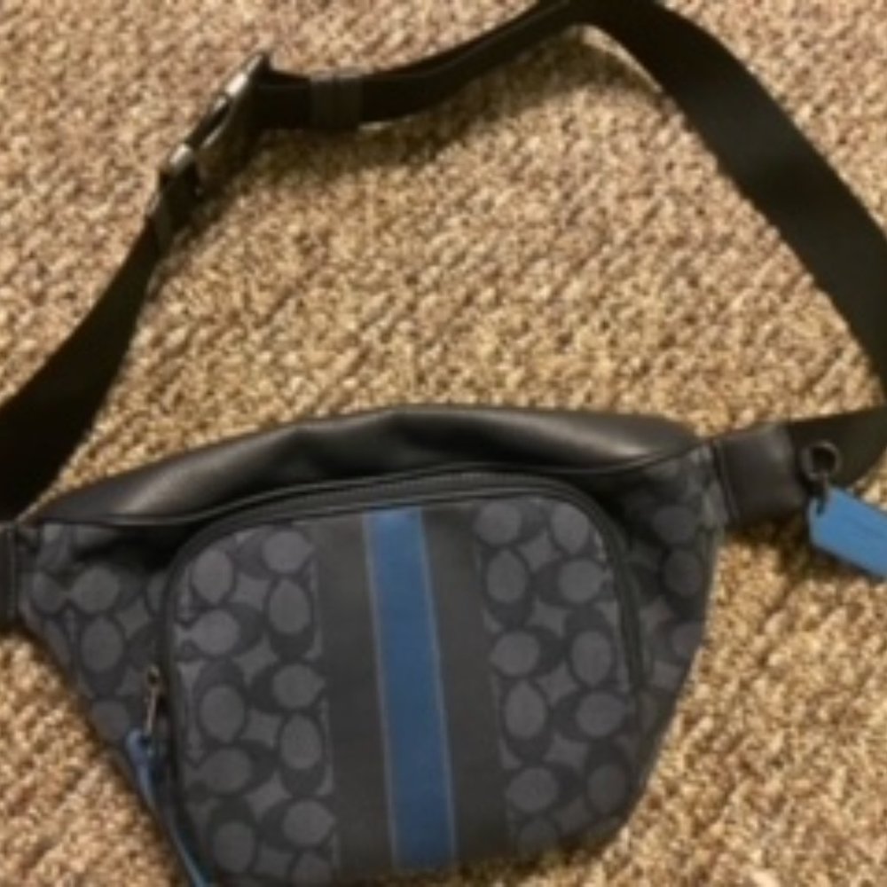 Coach Charter Belt bag 7 in signature canvas Never used/ brand new Purchased fro